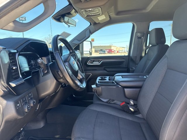 Used 2024 Chevrolet Silverado 2500 LT image 2