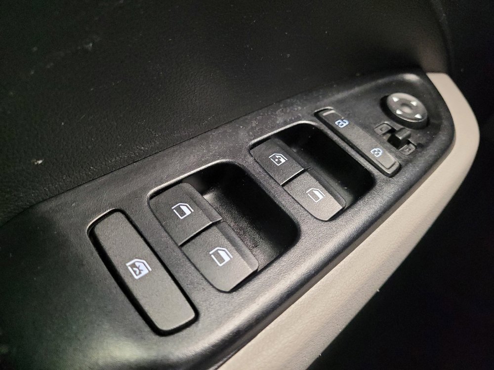 Used 2022 Hyundai Venue SEL image 27