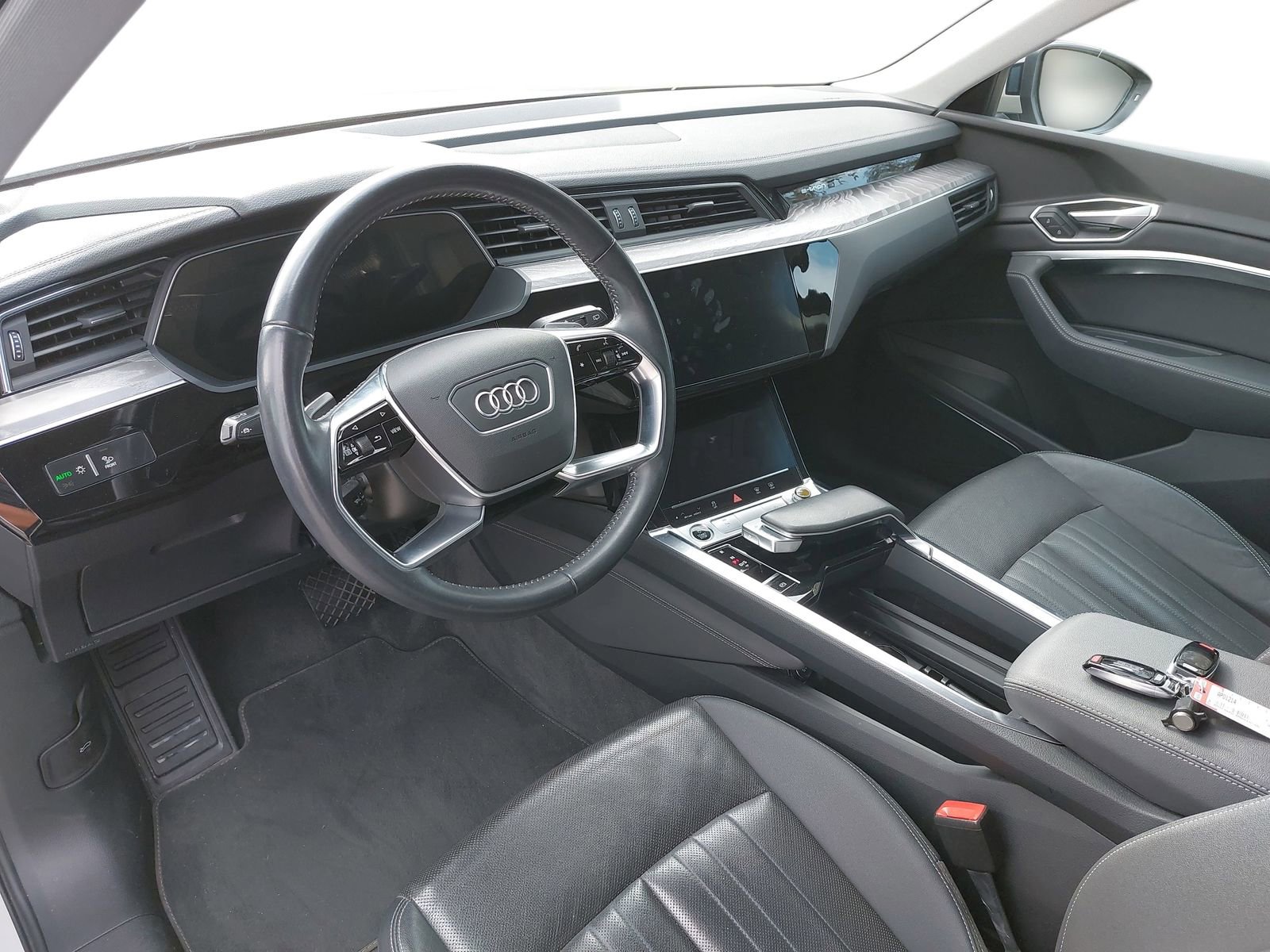 Used 2021 Audi e-tron Premium Plus w/ Premium Plus Package AWD/4WD image 5