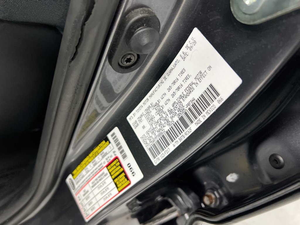 Used 2021 Toyota Tacoma TRD Off-Road AWD/4WD image 26