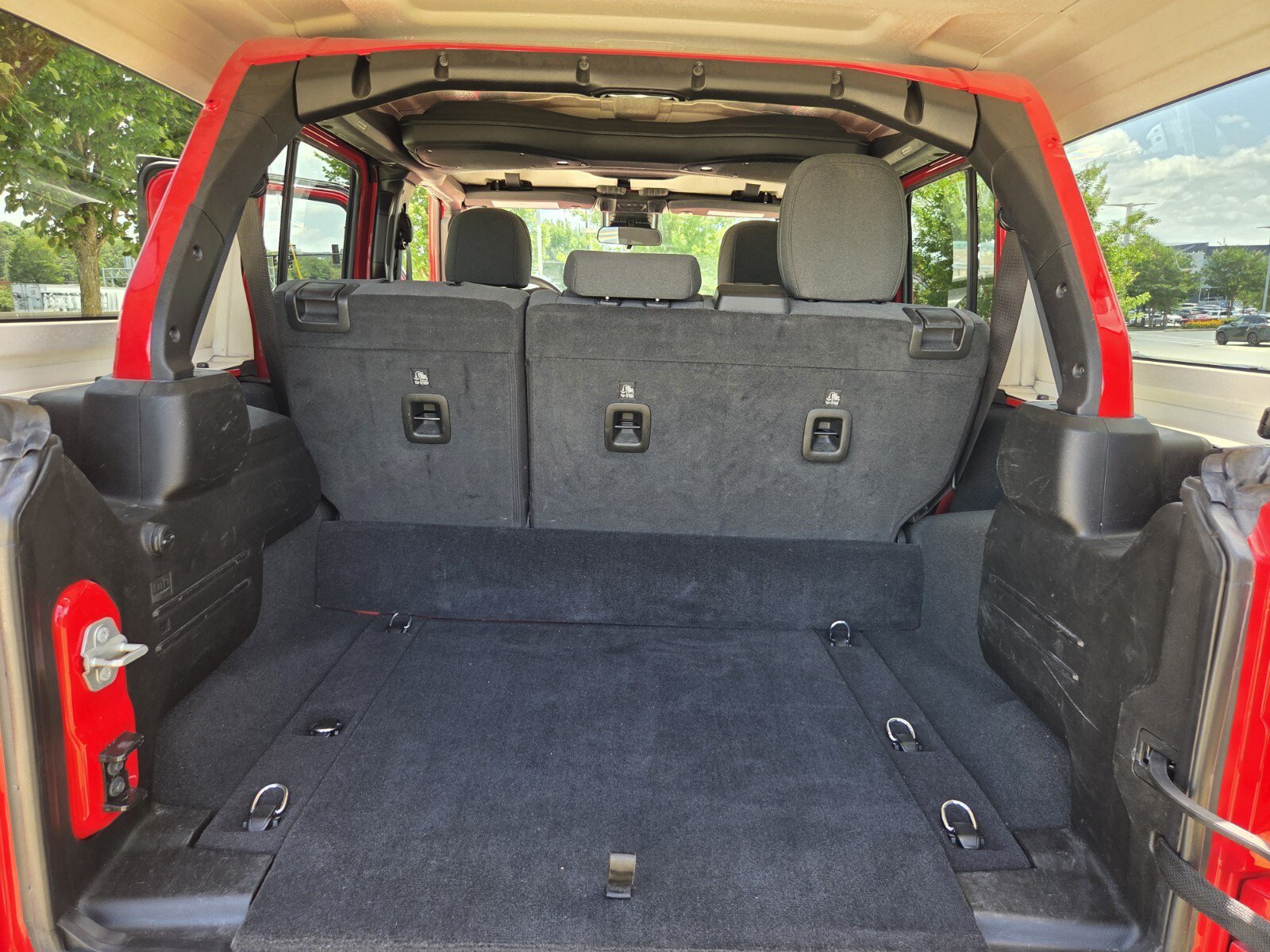 Used 2024 Jeep Wrangler Unlimited Sahara AWD/4WD image 29
