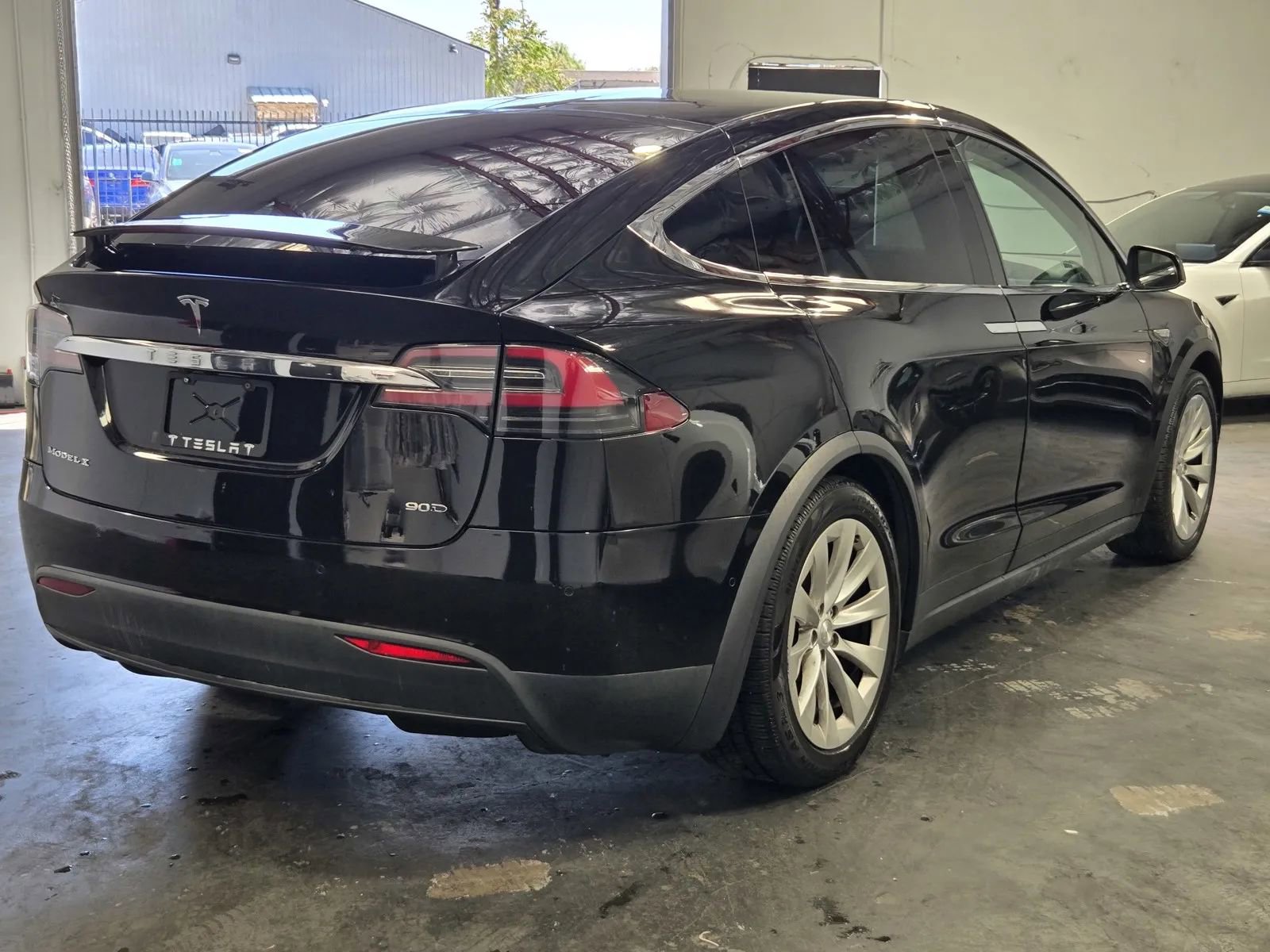 Used 2016 Tesla Model X 90D AWD/4WD image 4
