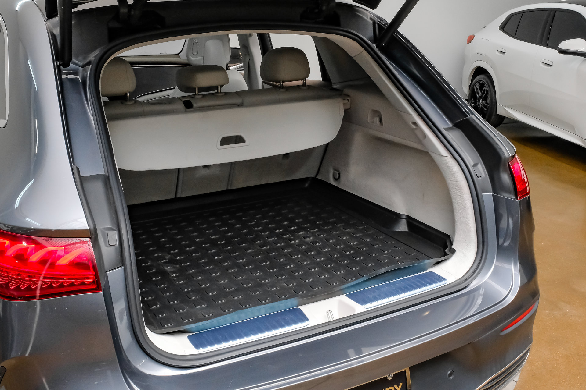 Used 2023 Mercedes-Benz EQE 350+ SUV w/ AMG Line Exterior Package image 46