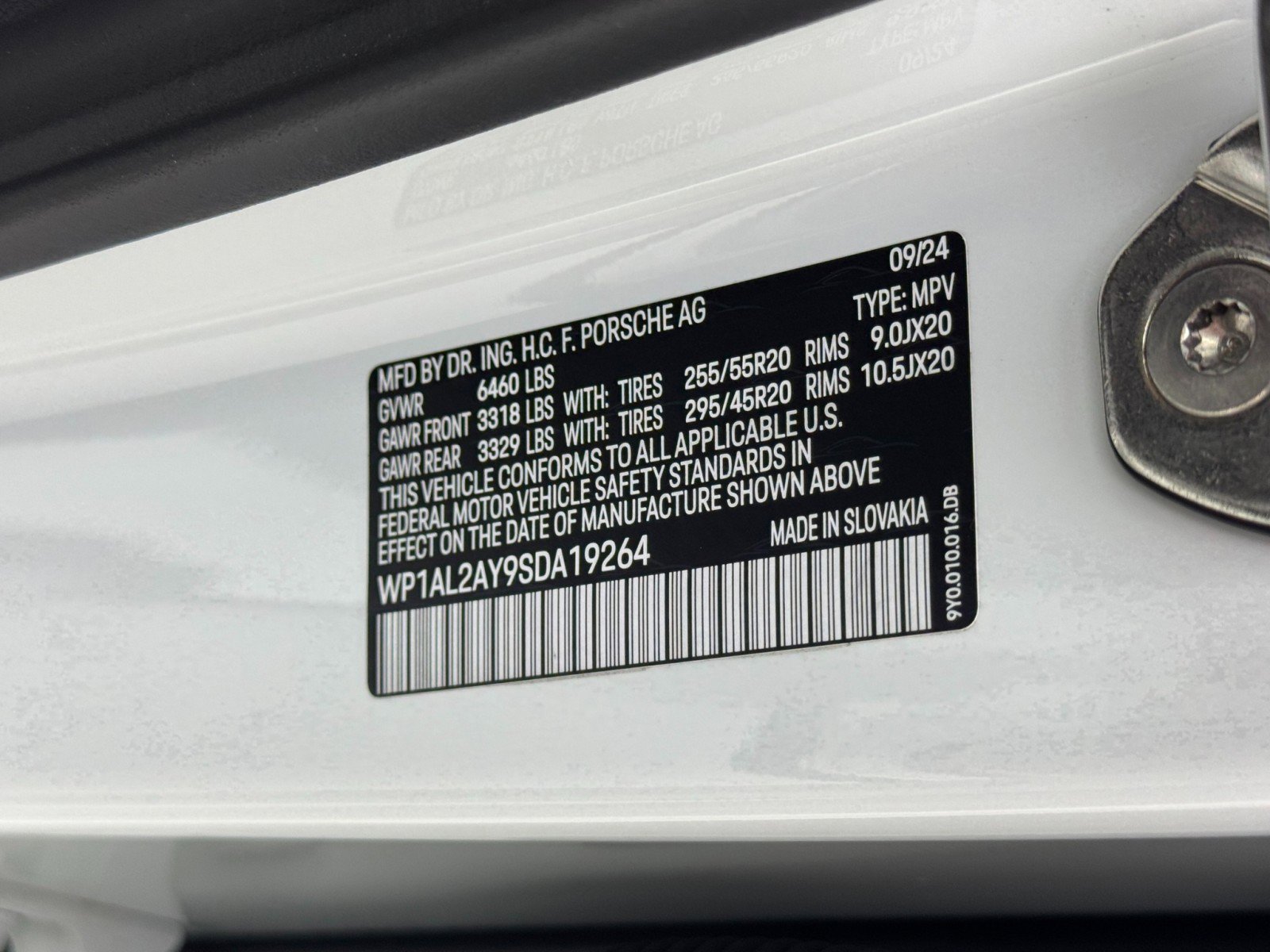 Used 2025 Porsche Cayenne S w/ Premium Package Plus image 52