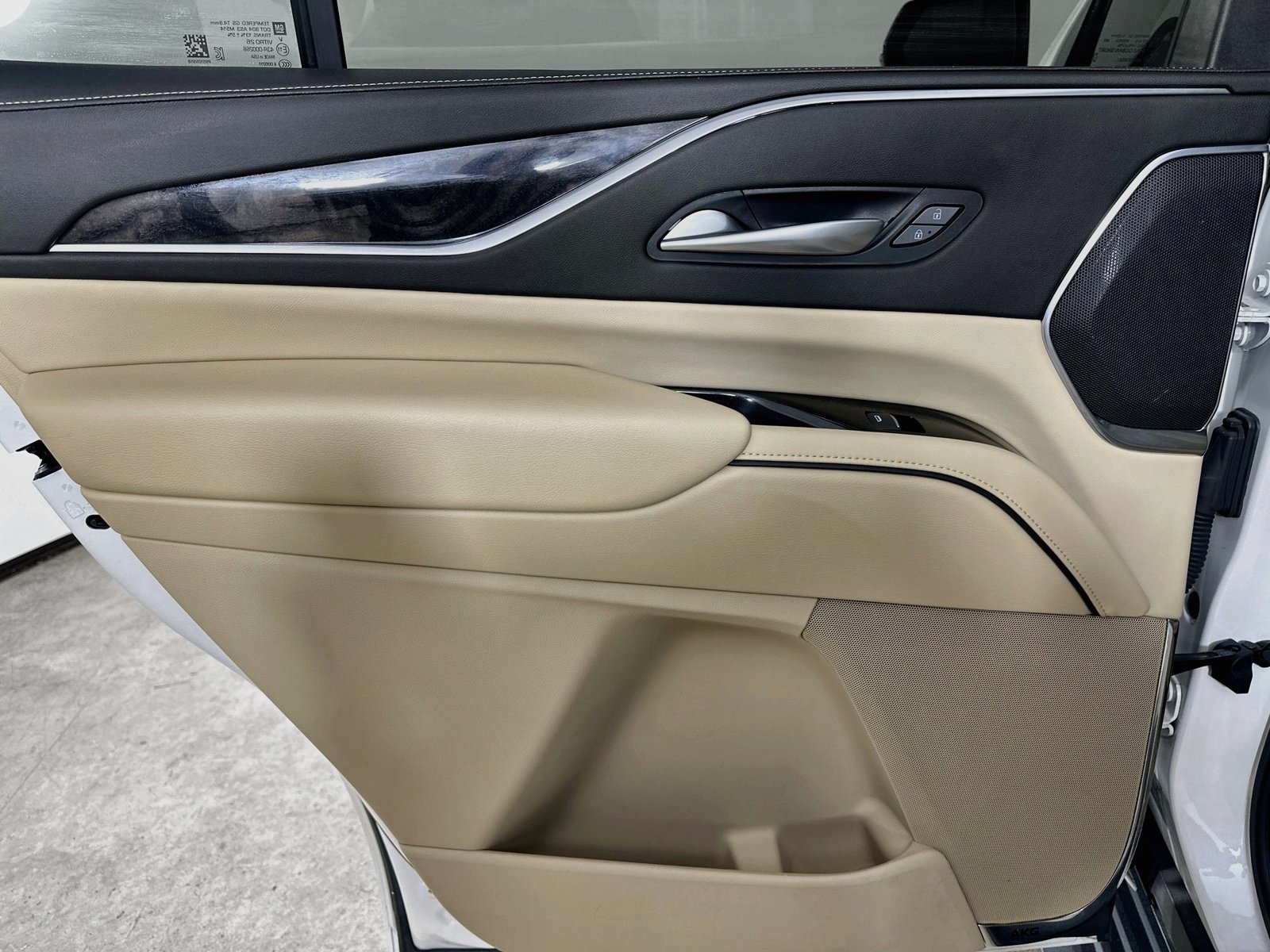 Used 2023 Cadillac Escalade Premium Luxury RWD image 35