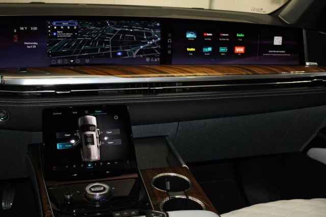 Certified 2025 Cadillac Escalade Sport Platinum w/ LPO, ONYX Package AWD/4WD image 24