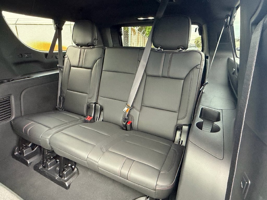 Used 2024 Chevrolet Suburban RST w/ Luxury Package RWD image 12