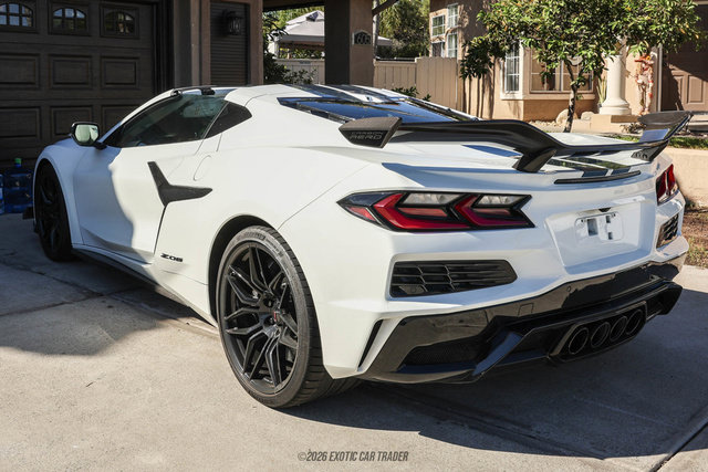 Used 2025 Chevrolet Corvette Z06 w/ Z07 Performance Package RWD image 5