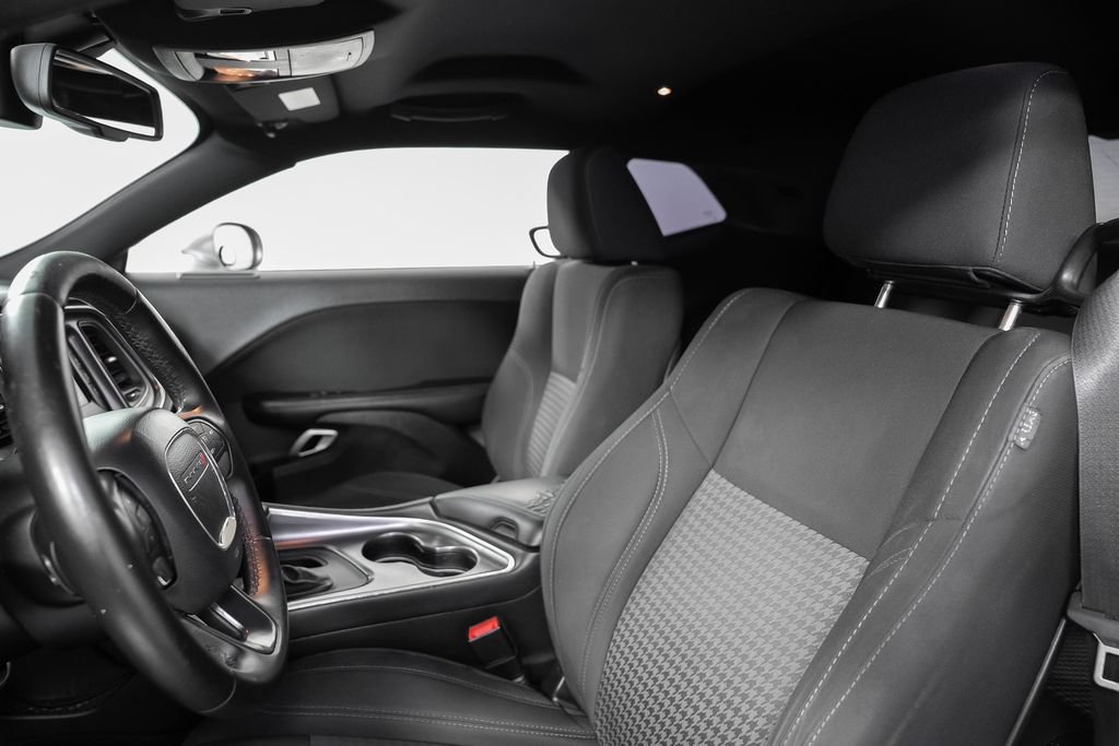 Used 2016 Dodge Challenger SXT RWD image 22