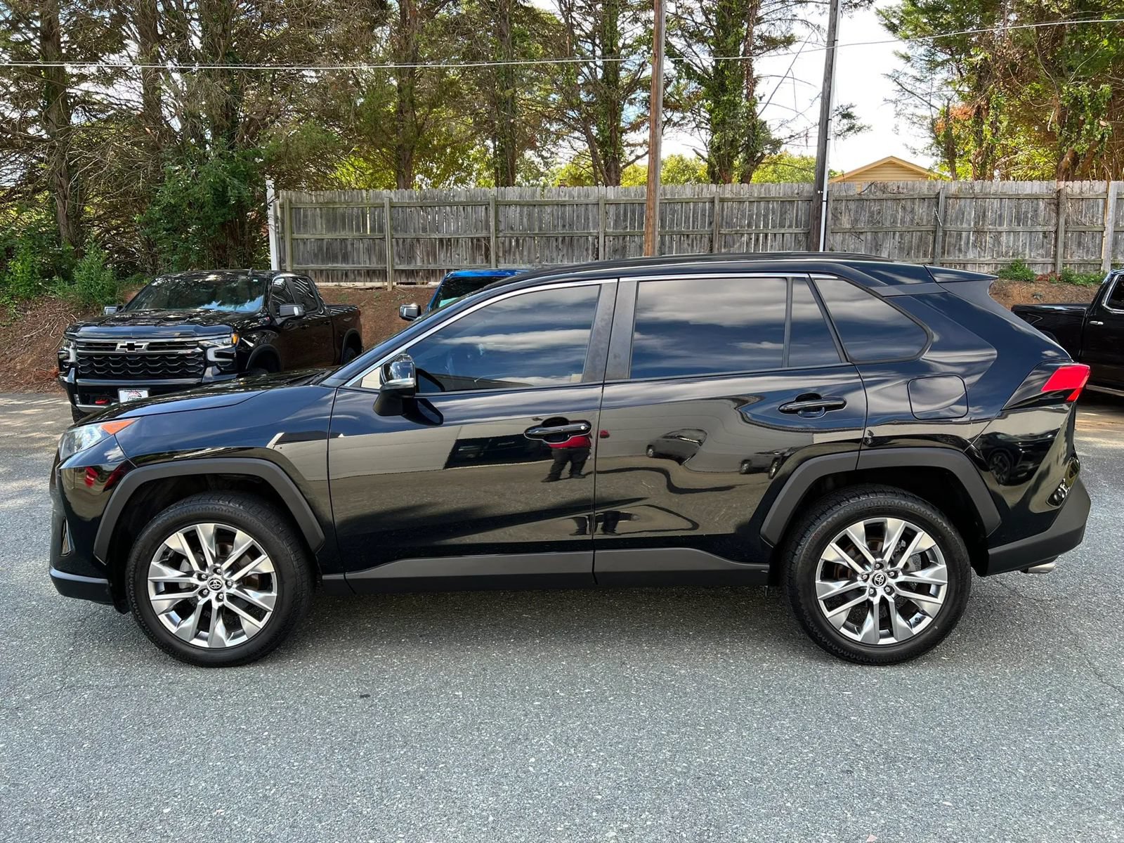 Used 2021 Toyota RAV4 XLE Premium FWD image 6