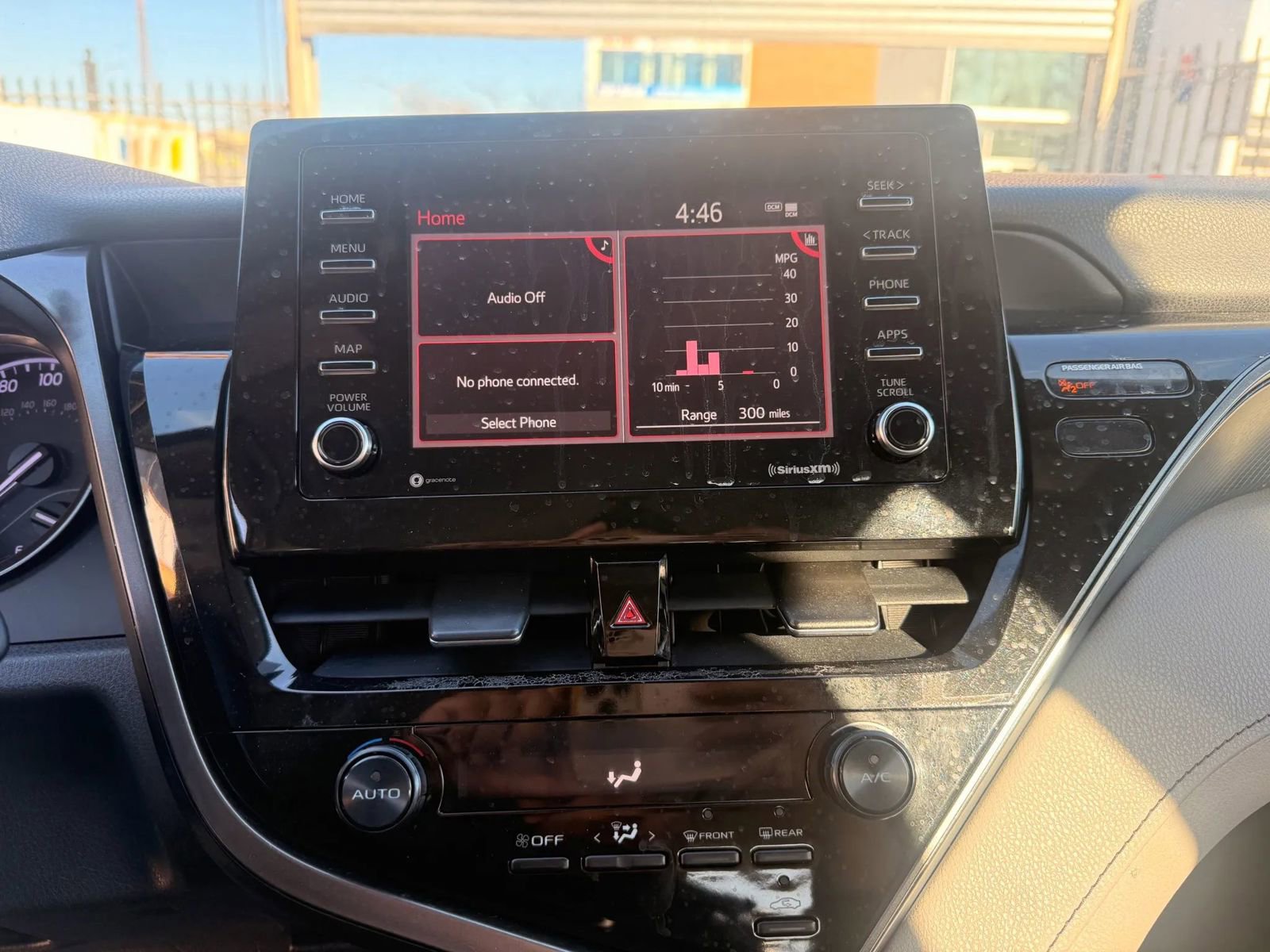 Used 2021 Toyota Camry SE FWD image 19