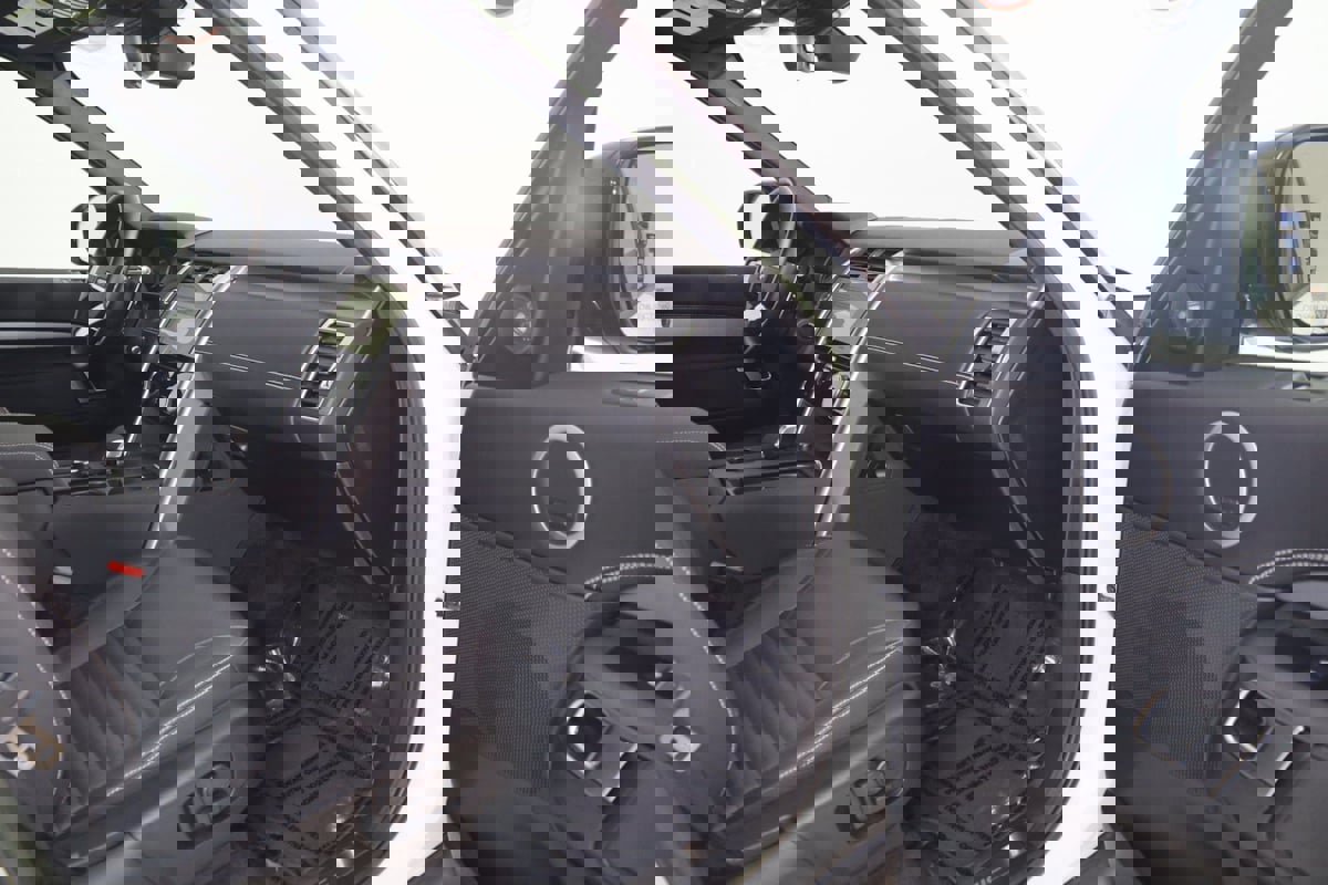 Used 2023 Land Rover Discovery S R-Dynamic image 48