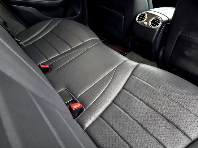 Used 2020 Mercedes-Benz GLC 300 4MATIC image 38