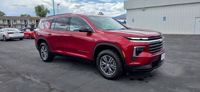 Used 2025 Chevrolet Traverse LT FWD image 4