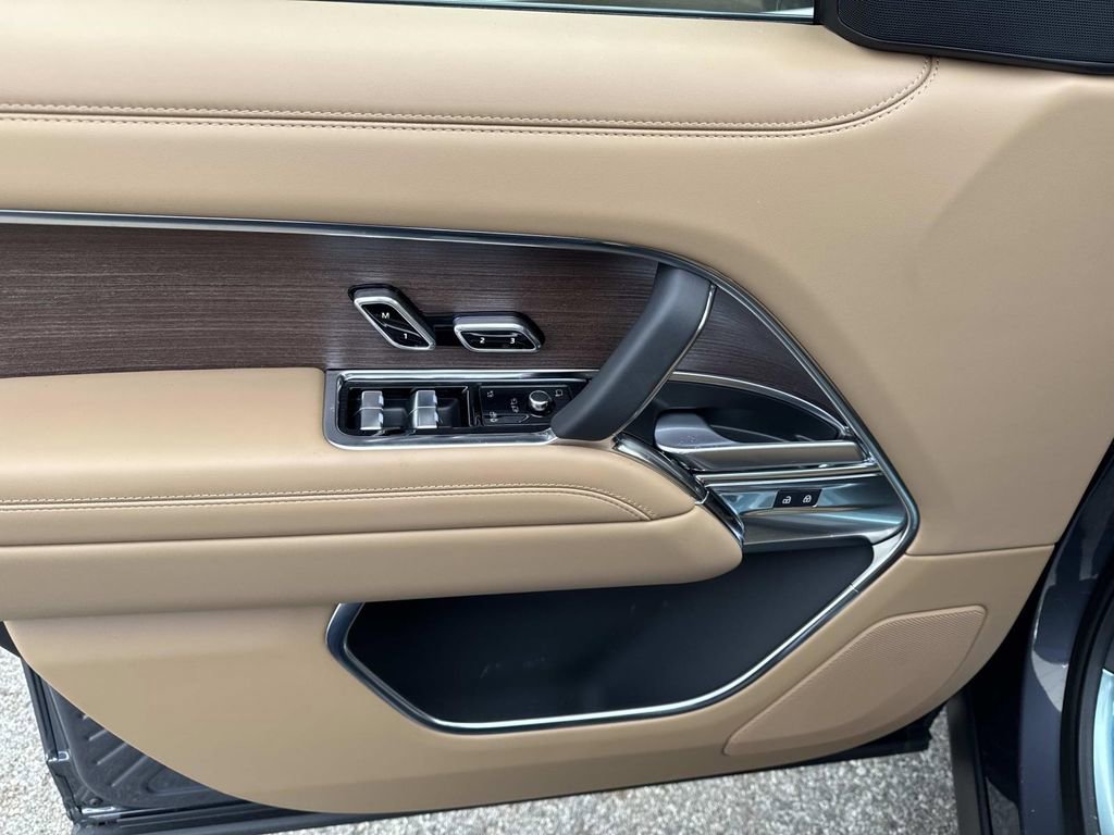 New 2026 Land Rover Range Rover Long Wheelbase SE image 18