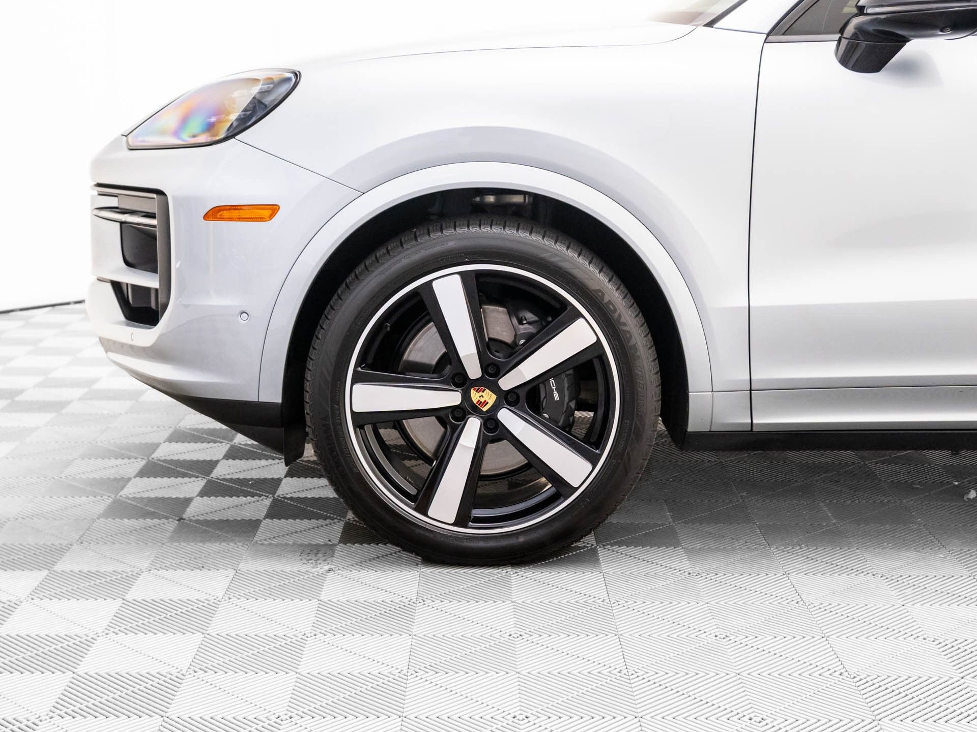 Certified 2024 Porsche Cayenne image 36