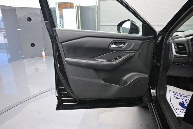 Used 2025 Nissan Rogue SV FWD image 11