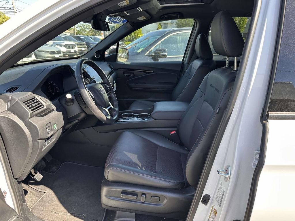 Certified 2025 Honda Ridgeline Black Edition image 12