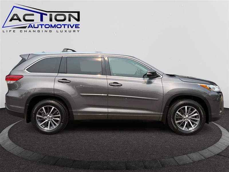 Used 2017 Toyota Highlander XLE AWD/4WD image 9
