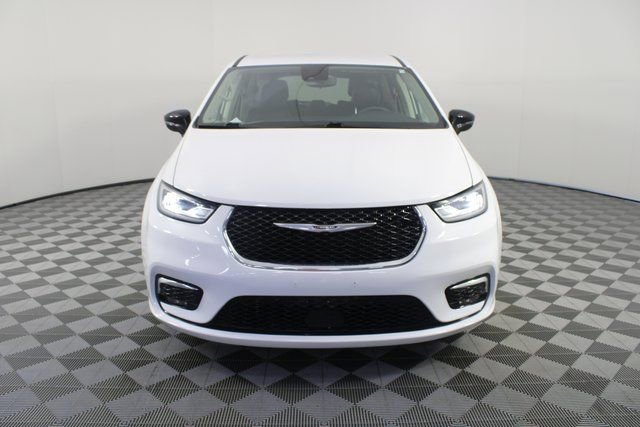 Used 2024 Chrysler Pacifica Select image 28