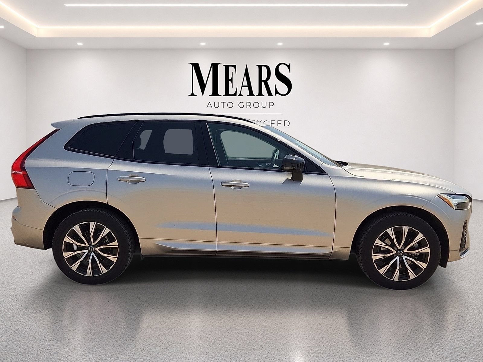 Certified 2024 Volvo XC60 B5 Core AWD/4WD image 7