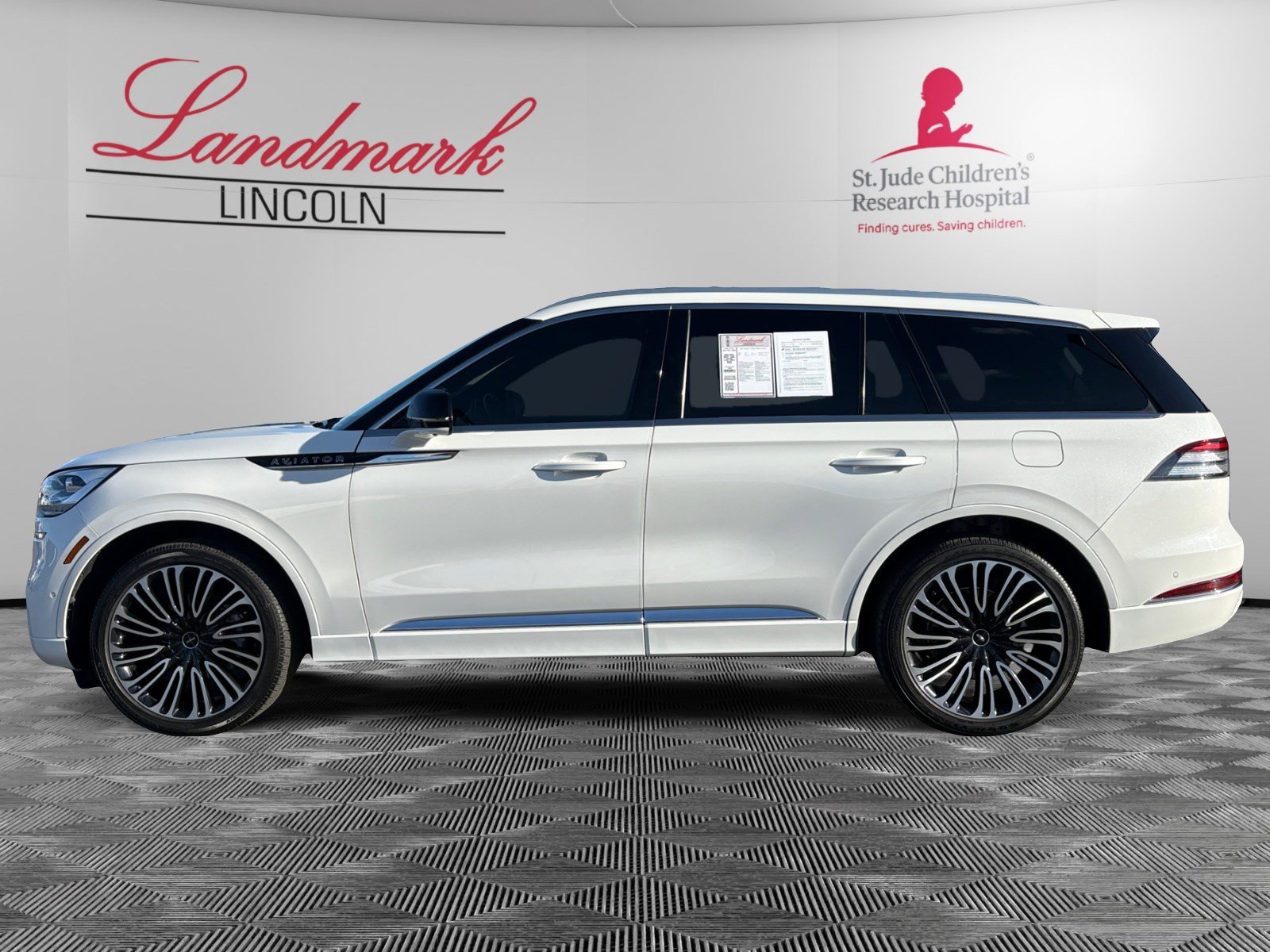Certified 2023 Lincoln Aviator Black Label w/ Dynamic Handling Package image 2