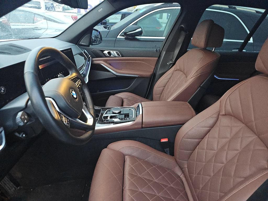 Used 2025 BMW X5 xDrive40i AWD/4WD image 3