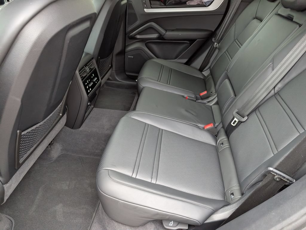 Certified 2025 Porsche Cayenne Coupe AWD/4WD image 22