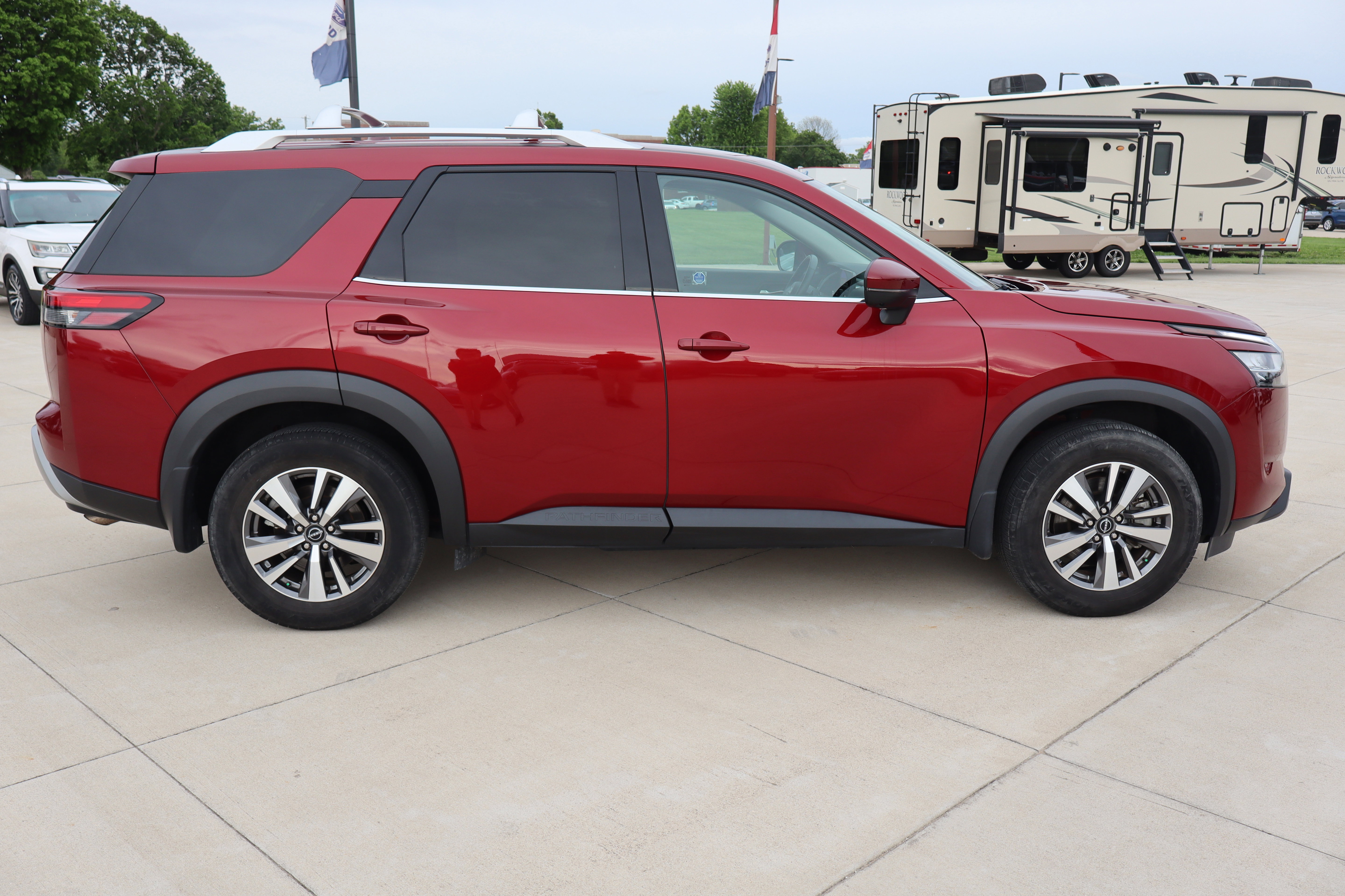 Used 2023 Nissan Pathfinder SL AWD/4WD image 5