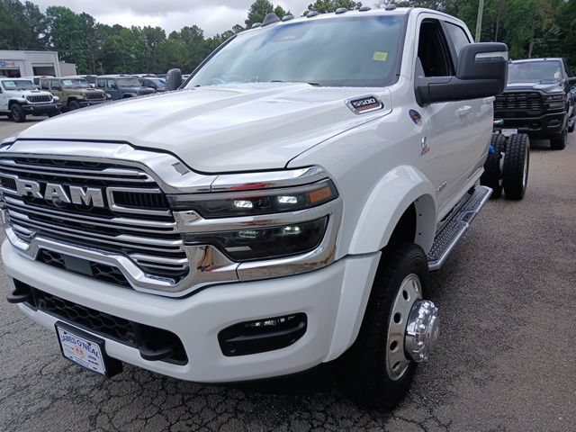New 2026 RAM 5500 4x4 Crew Cab w/ Laramie Trim Package image 9