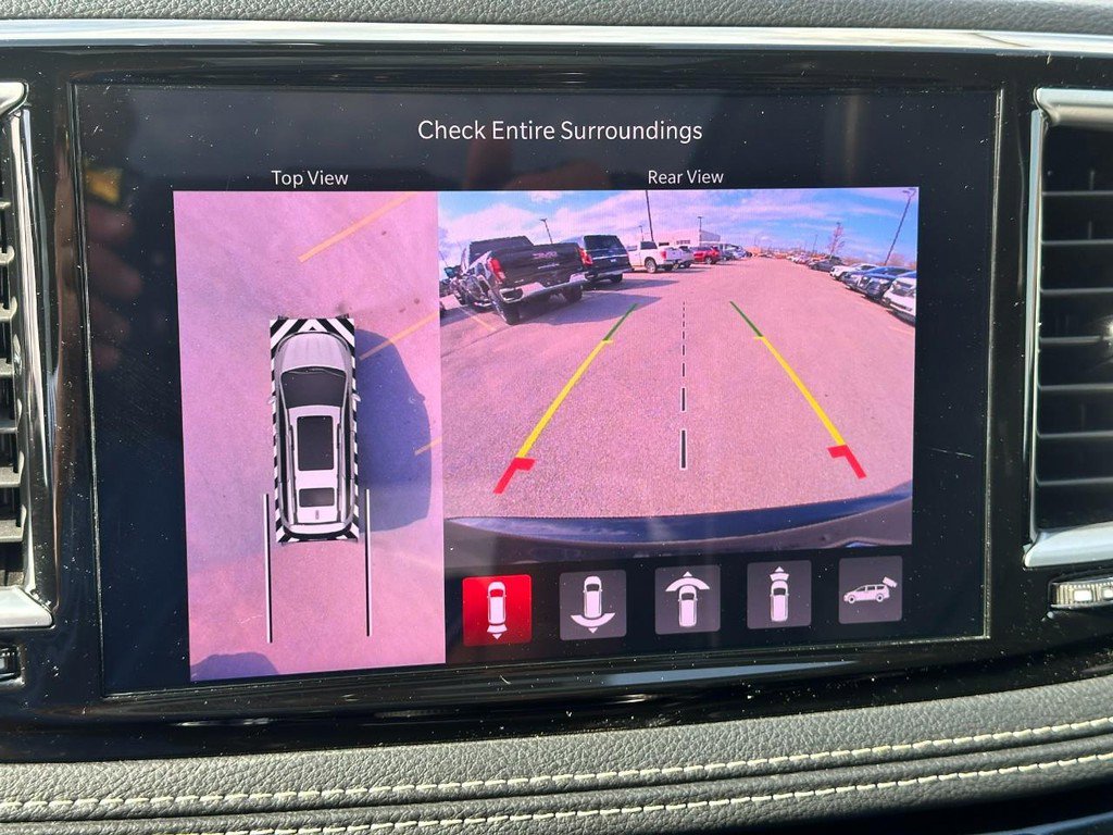 Used 2024 Chrysler Pacifica Premium image 25