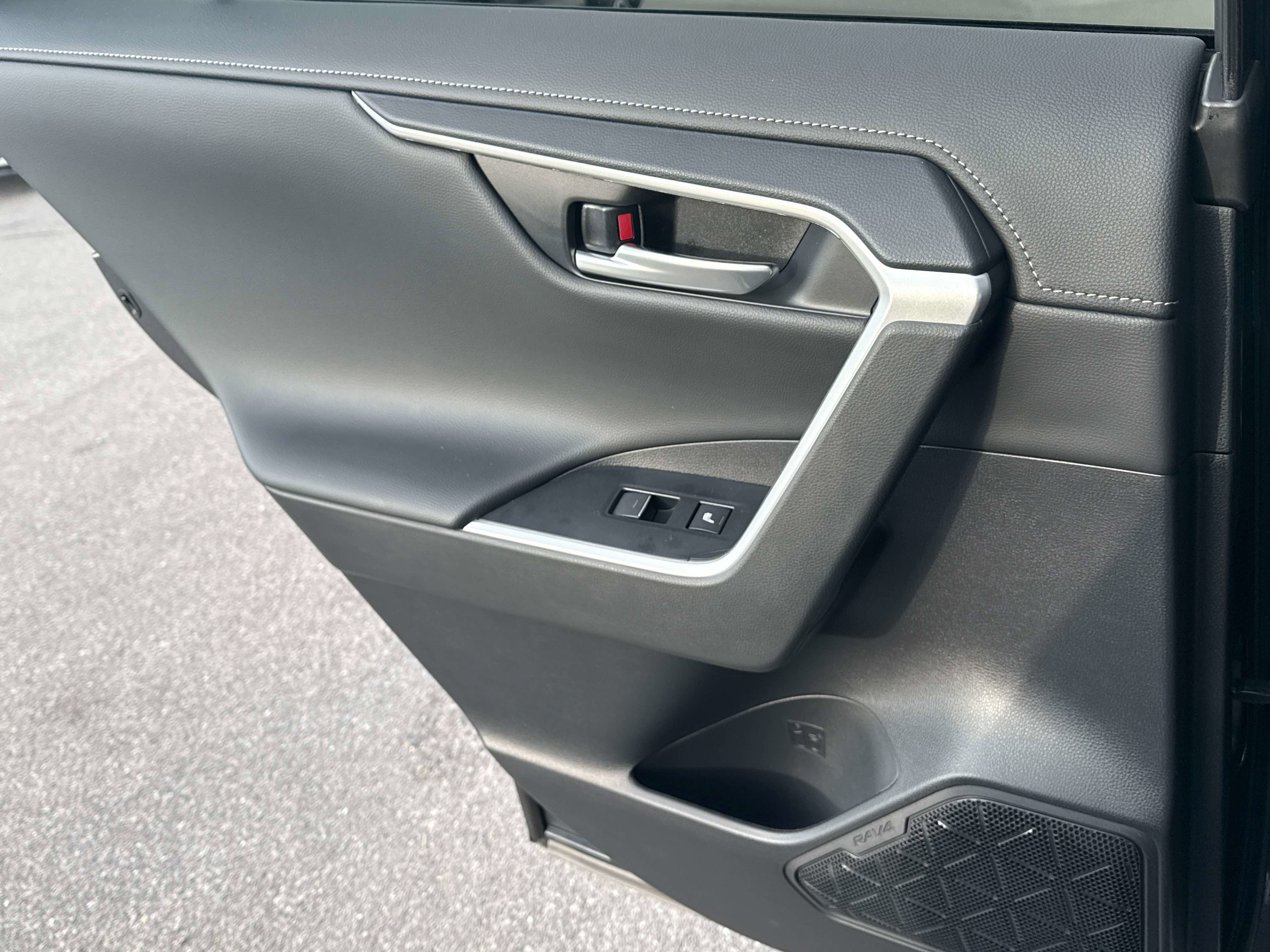 Used 2025 Toyota RAV4 Limited image 15