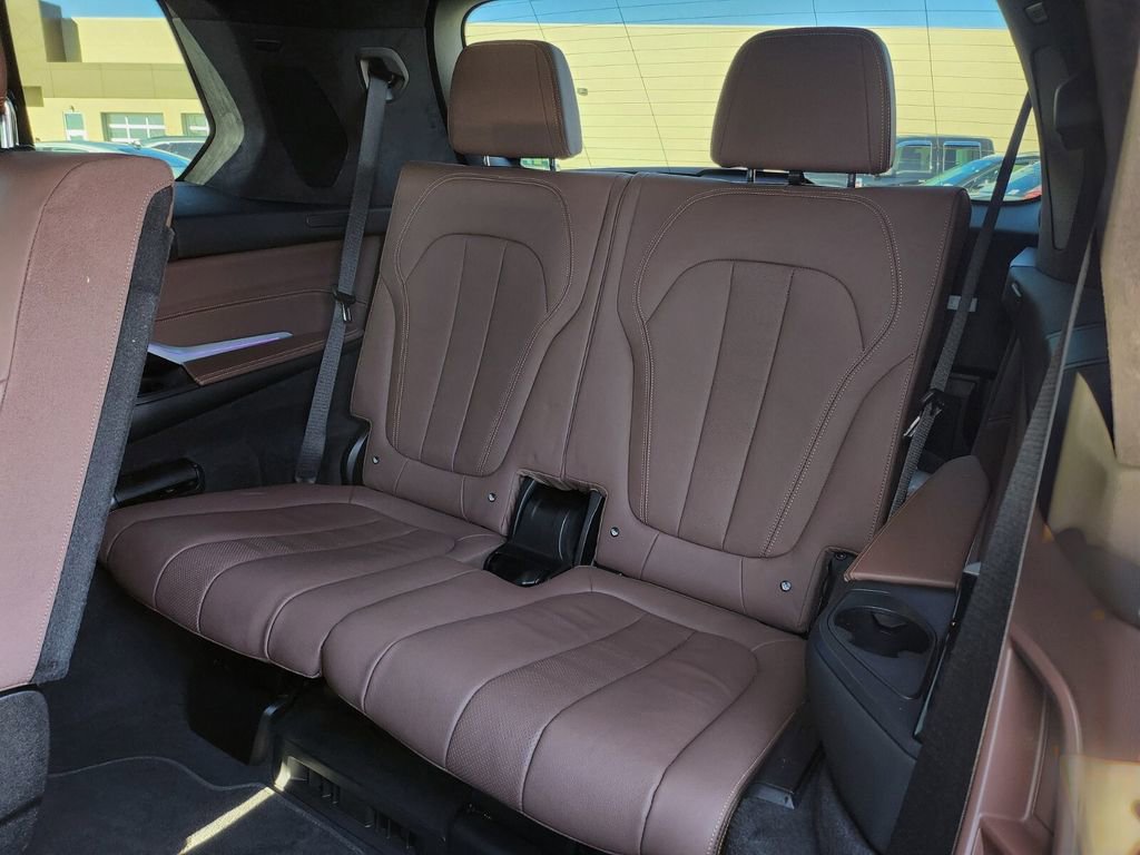 Used 2022 BMW X7 M50i w/ Dynamic Handling Package image 15