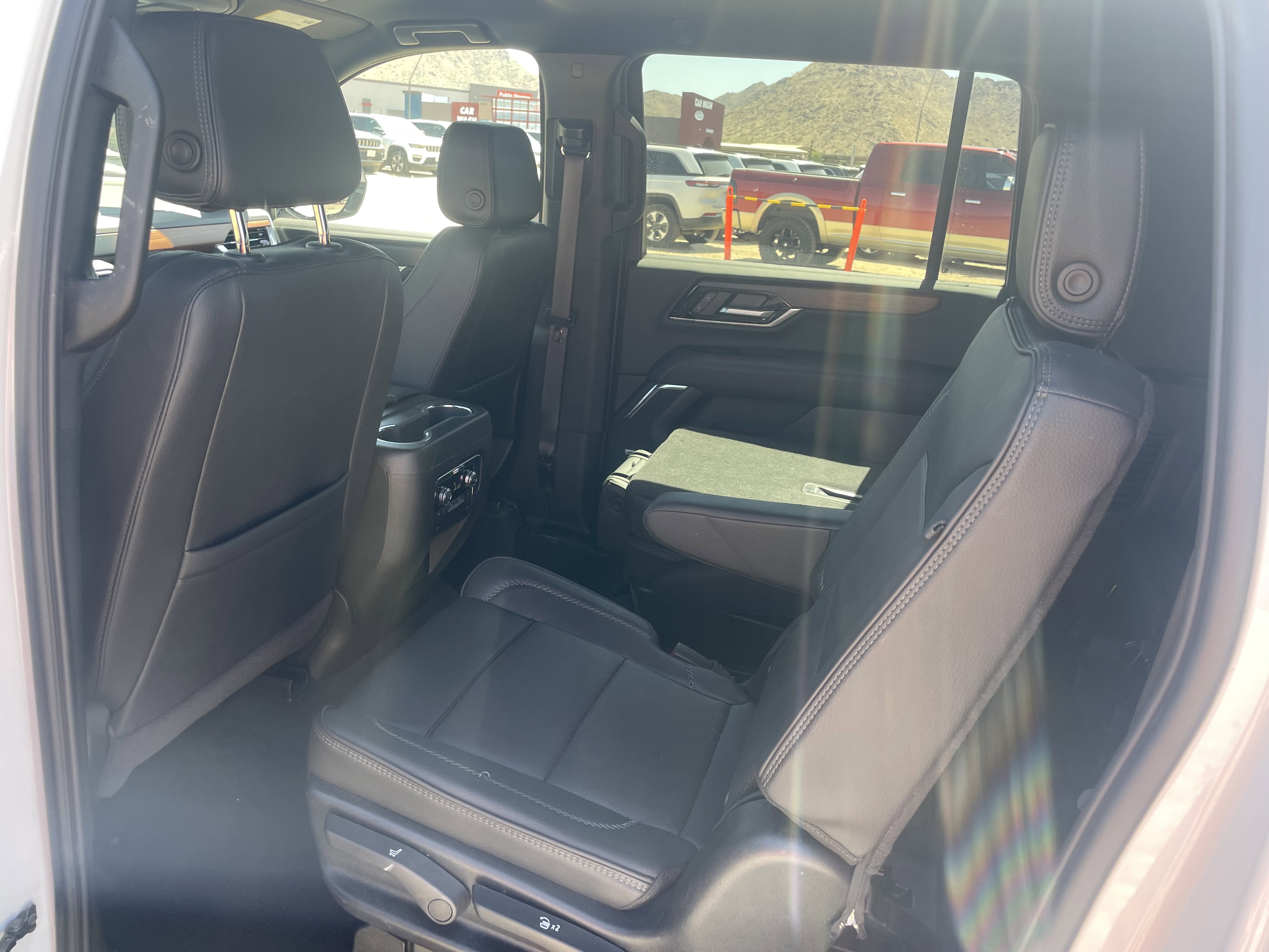 Used 2025 GMC Yukon XL Denali AWD/4WD image 11