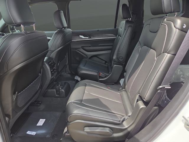 New 2025 Jeep Grand Cherokee L Limited w/ Luxury Tech Group II image 34
