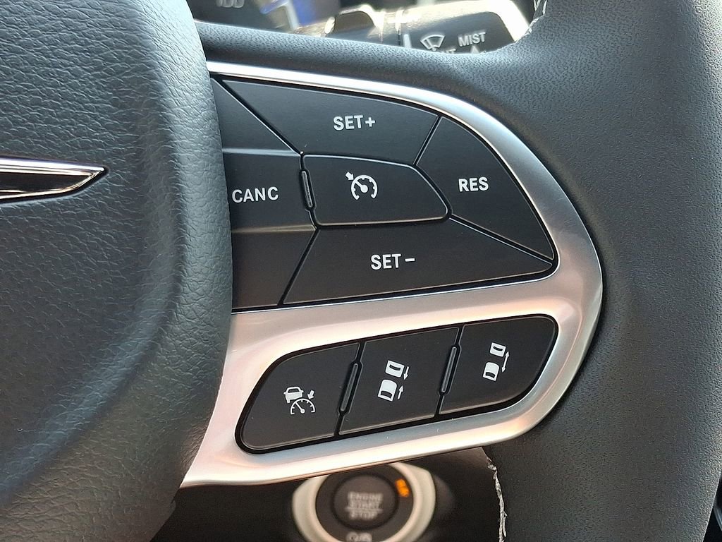 New 2025 Chrysler Voyager LX image 18