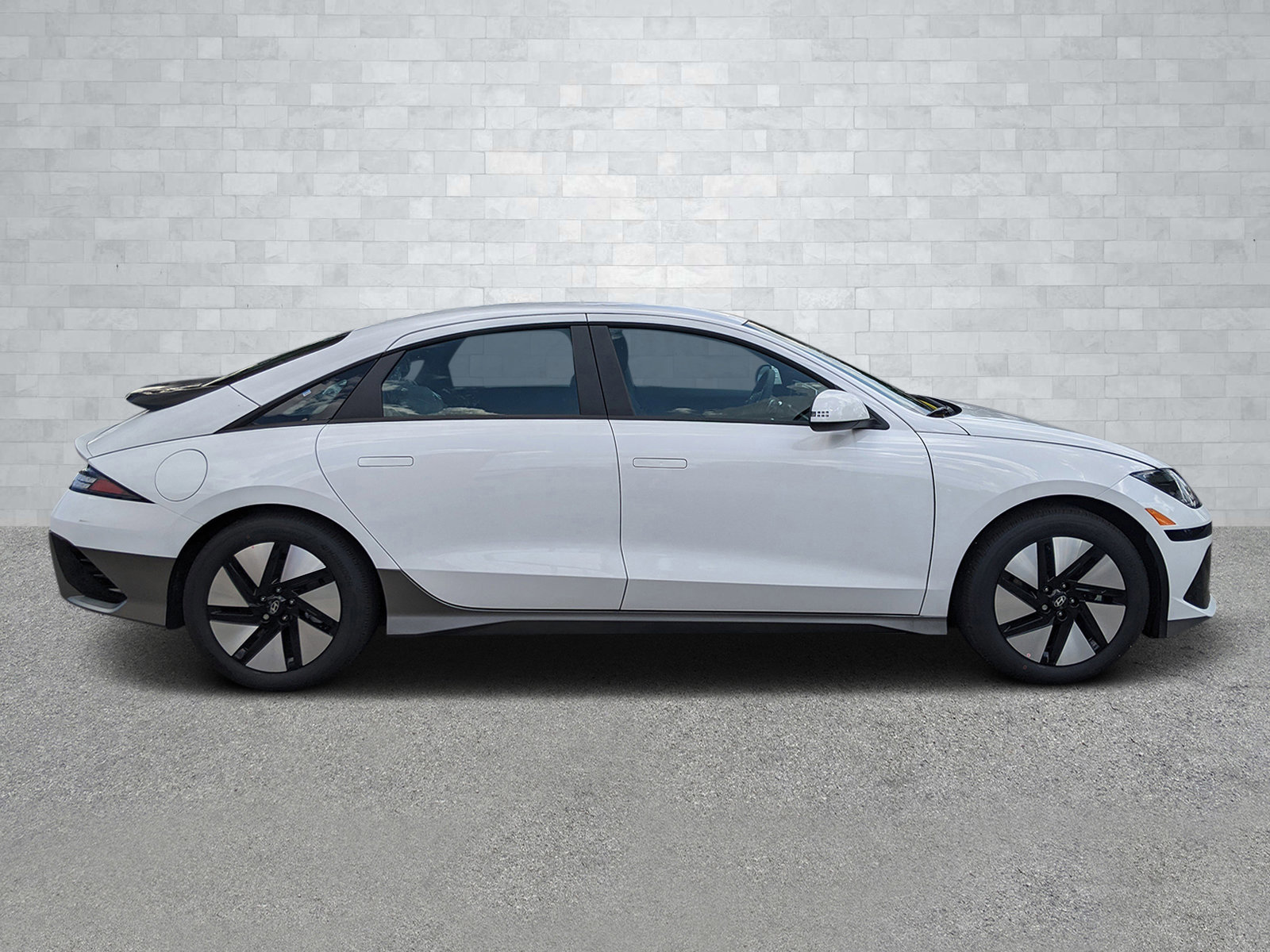 New 2025 Hyundai Ioniq 6 SE image 4