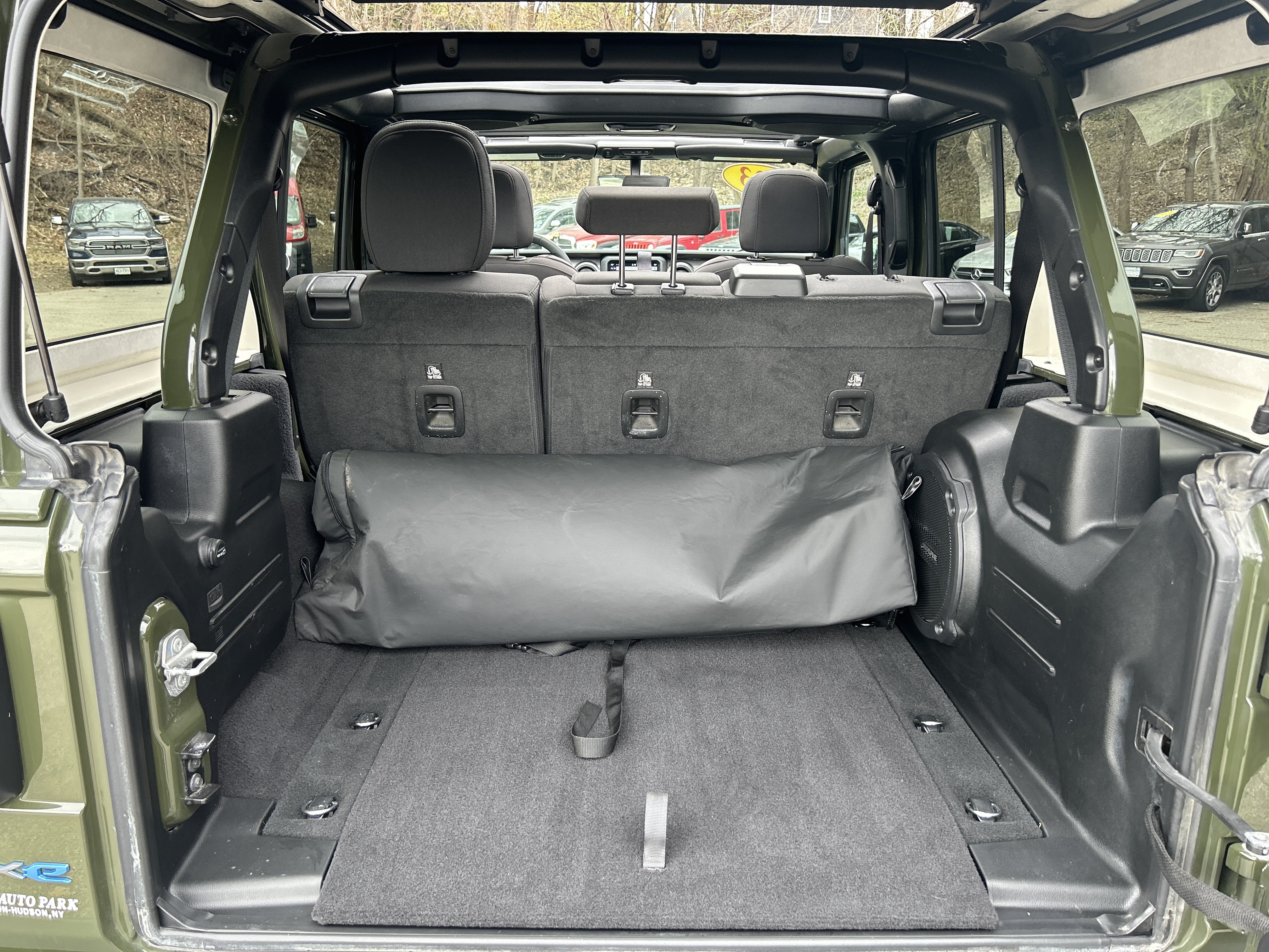 Used 2023 Jeep Wrangler Unlimited w/ Sun & Screen Package AWD/4WD image 8