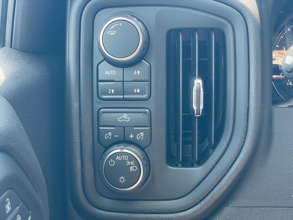 New 2026 Chevrolet Silverado 1500 Custom Trail Boss w/ LPO, Dark Essentials Package AWD/4WD image 19
