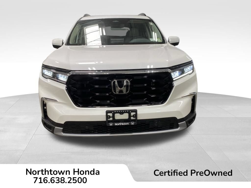 Used 2025 Honda Pilot Touring image 3