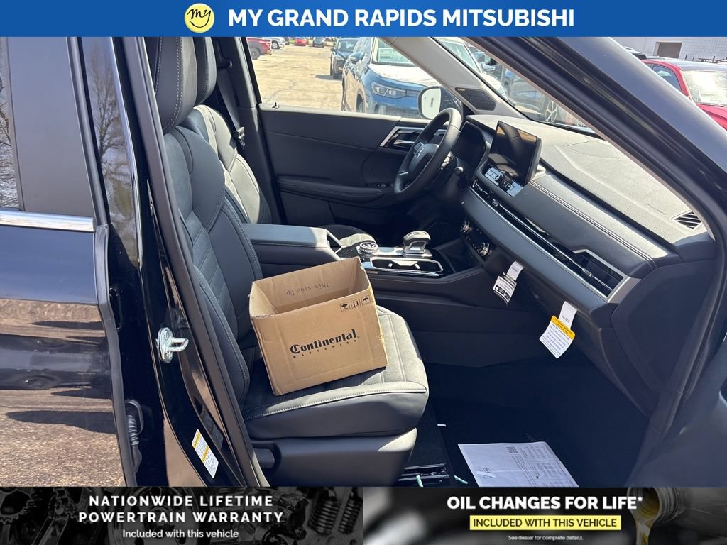 New 2026 Mitsubishi Outlander SE AWD/4WD image 14