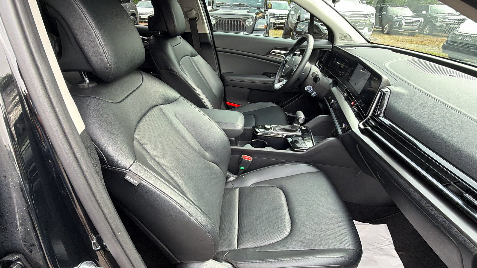 Used 2025 Kia Sportage EX w/ Premium Package FWD image 20