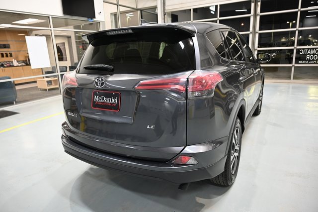 Used 2018 Toyota RAV4 LE image 5