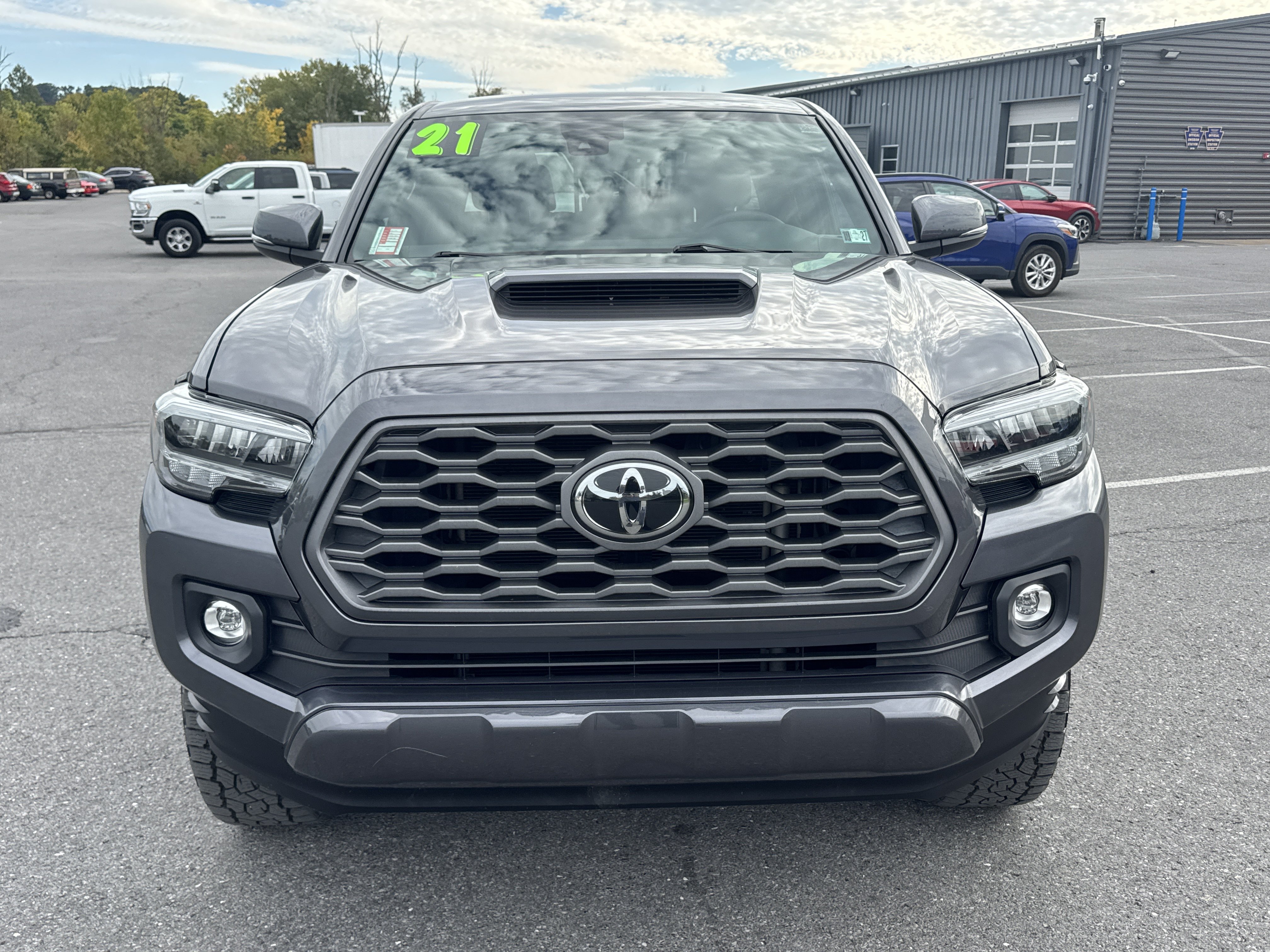 Used 2021 Toyota Tacoma TRD Sport AWD/4WD image 9