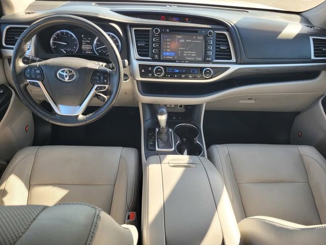 Used 2017 Toyota Highlander Limited Platinum AWD/4WD image 14