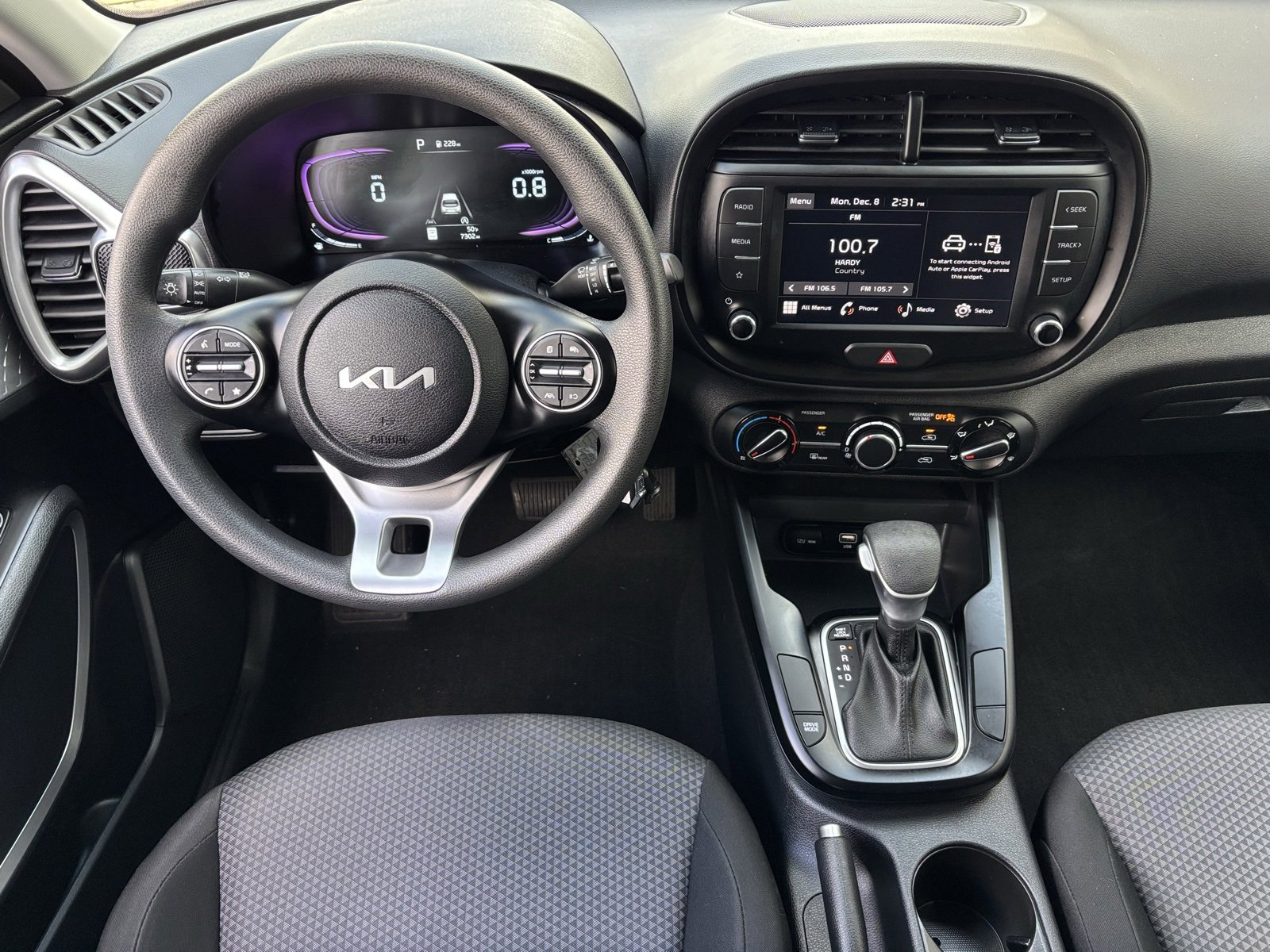 Used 2025 Kia Soul LX image 3