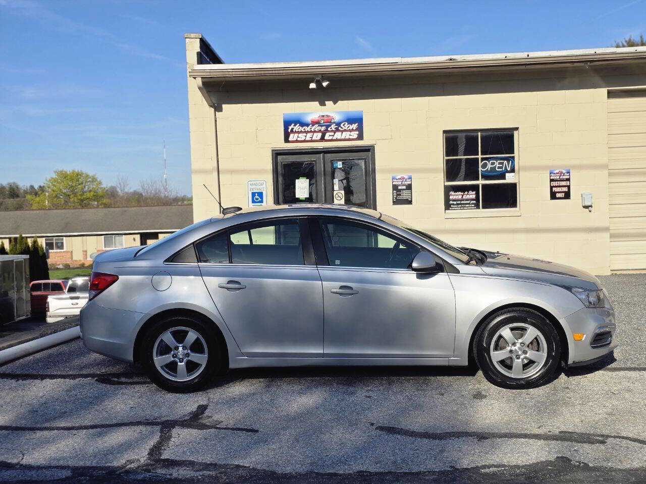 Used 2016 Chevrolet Cruze LT w/ Technology Package image 3