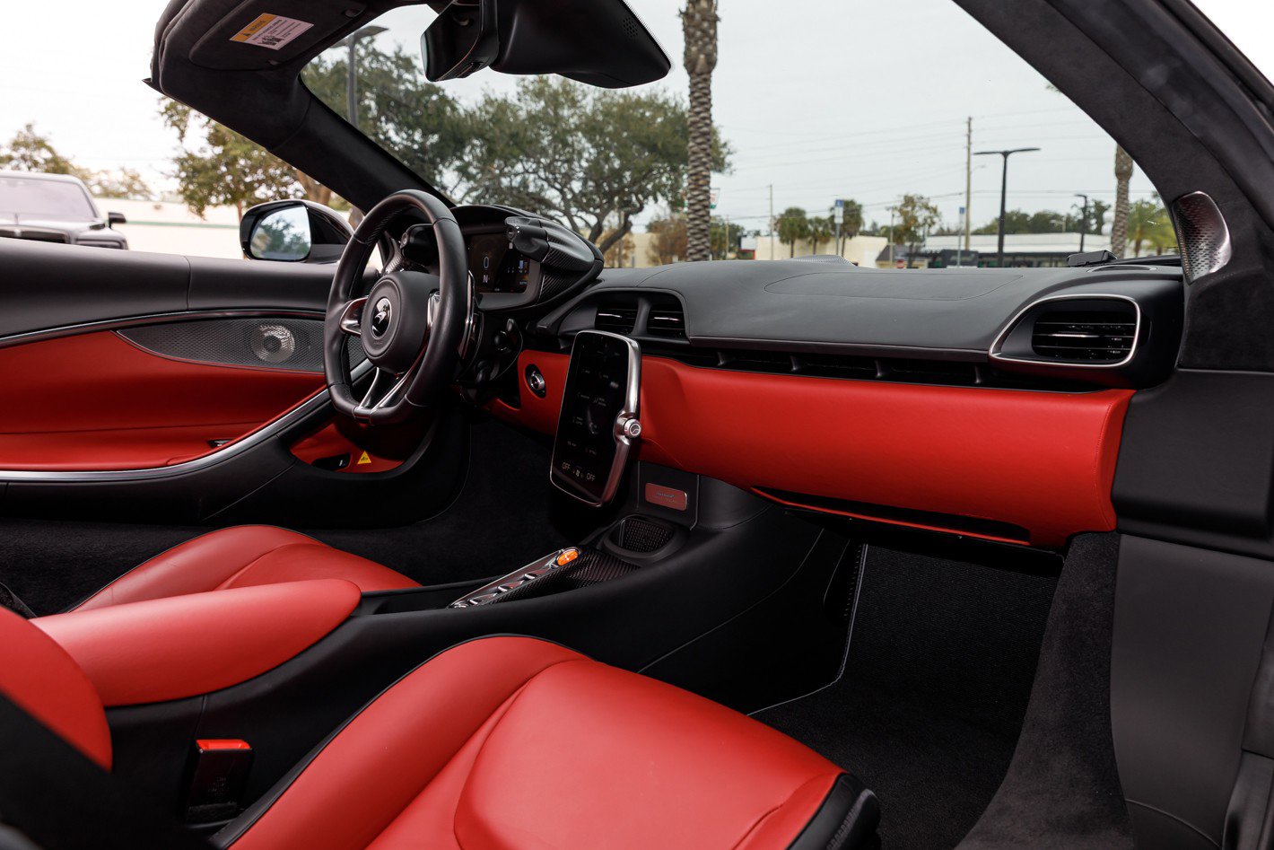 Used 2025 McLaren Artura Spider image 43