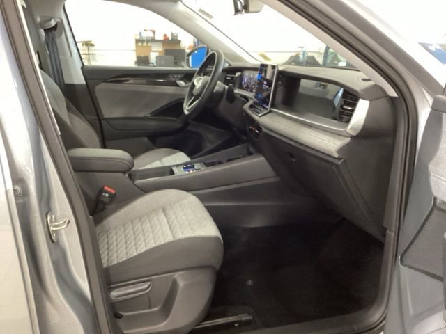 Used 2025 Volkswagen Tiguan S image 19