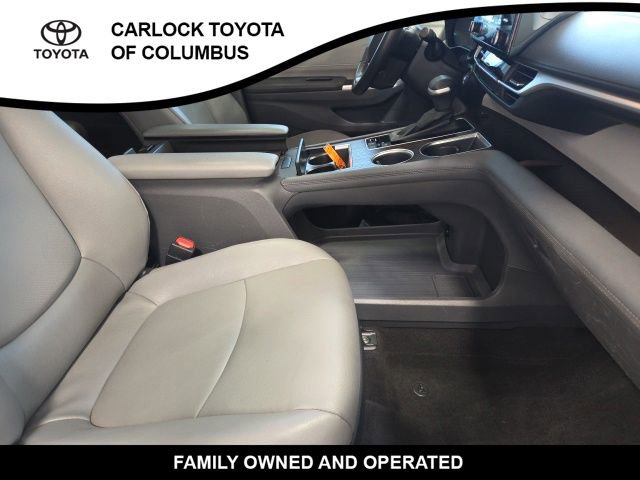 Used 2024 Toyota Sienna XLE FWD image 22